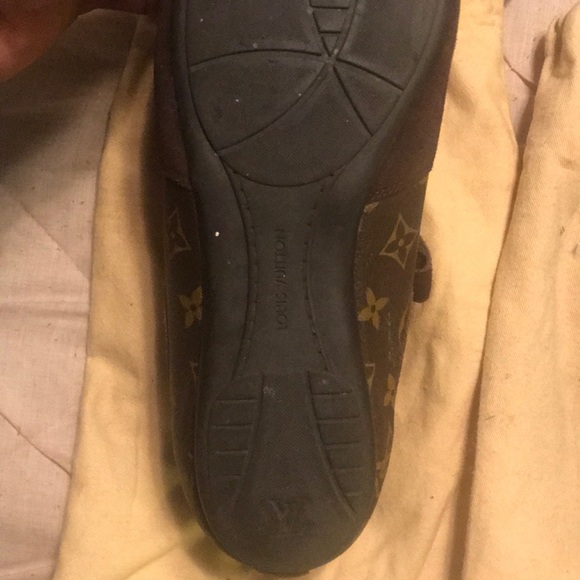 I’m selling my 2011 Louis Vuitton shoes - Picture 4 of 8